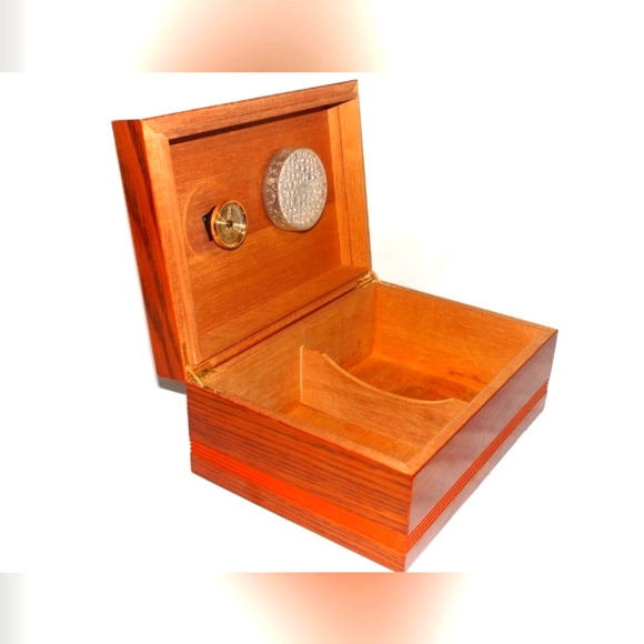 Vintage Walnut Wooden Cigar Humidor Box